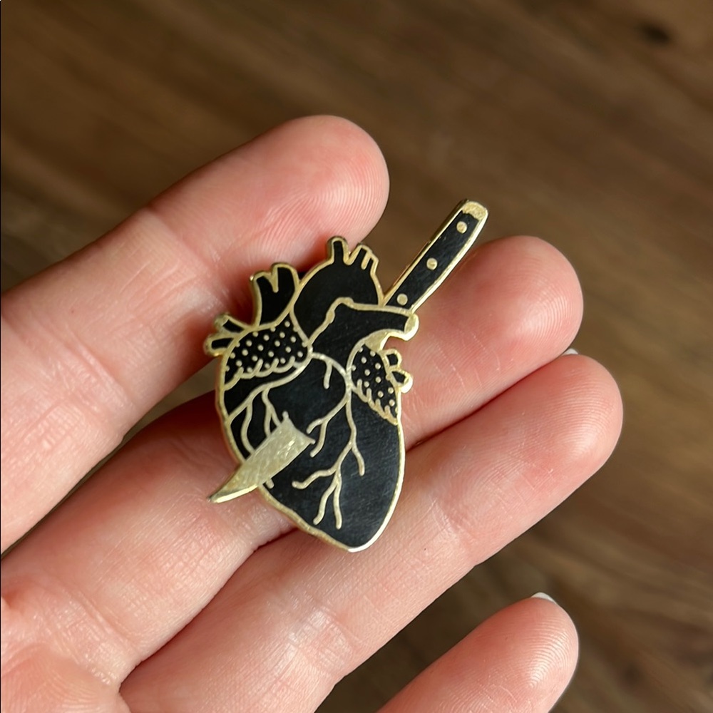 🌸Closet Clean Out🌸 Heart & Dagger Pin